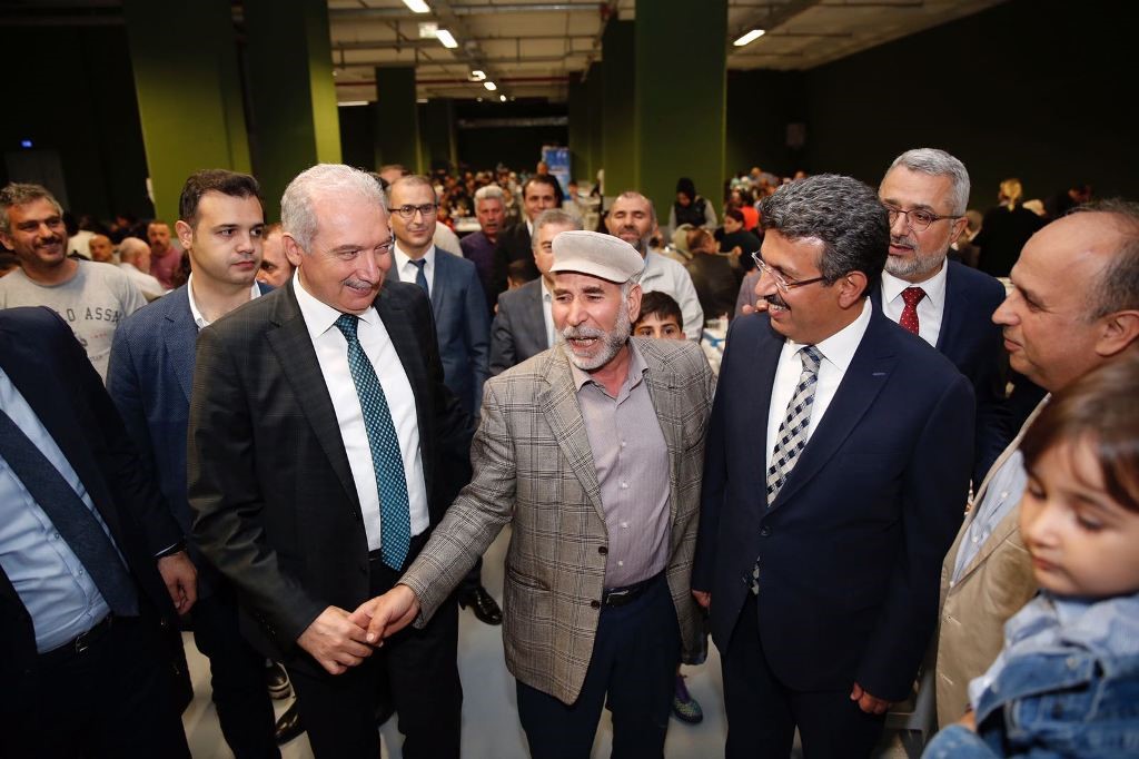 İBB BAŞKANI MEVLÜT UYSAL, KÜÇÜKÇEKMECELİLERLE İFTAR YAPTI