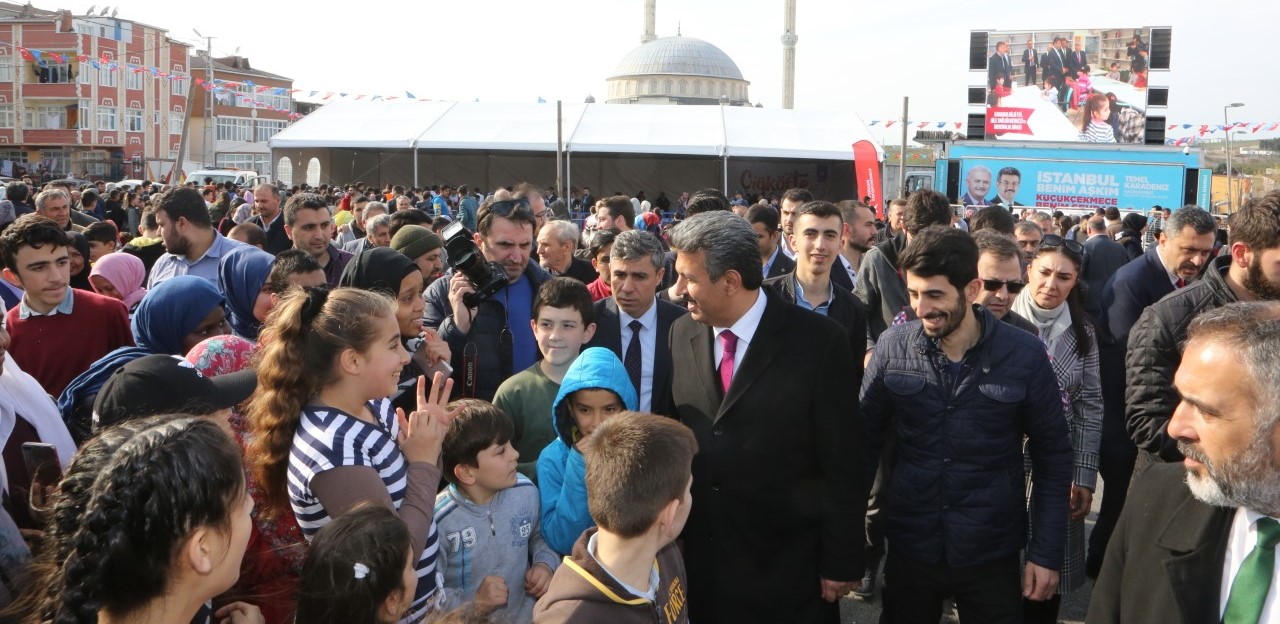 KÜÇÜKÇEKMECELİLER ÇİĞ KÖFTE FESTİVALİNDE BULUŞTU