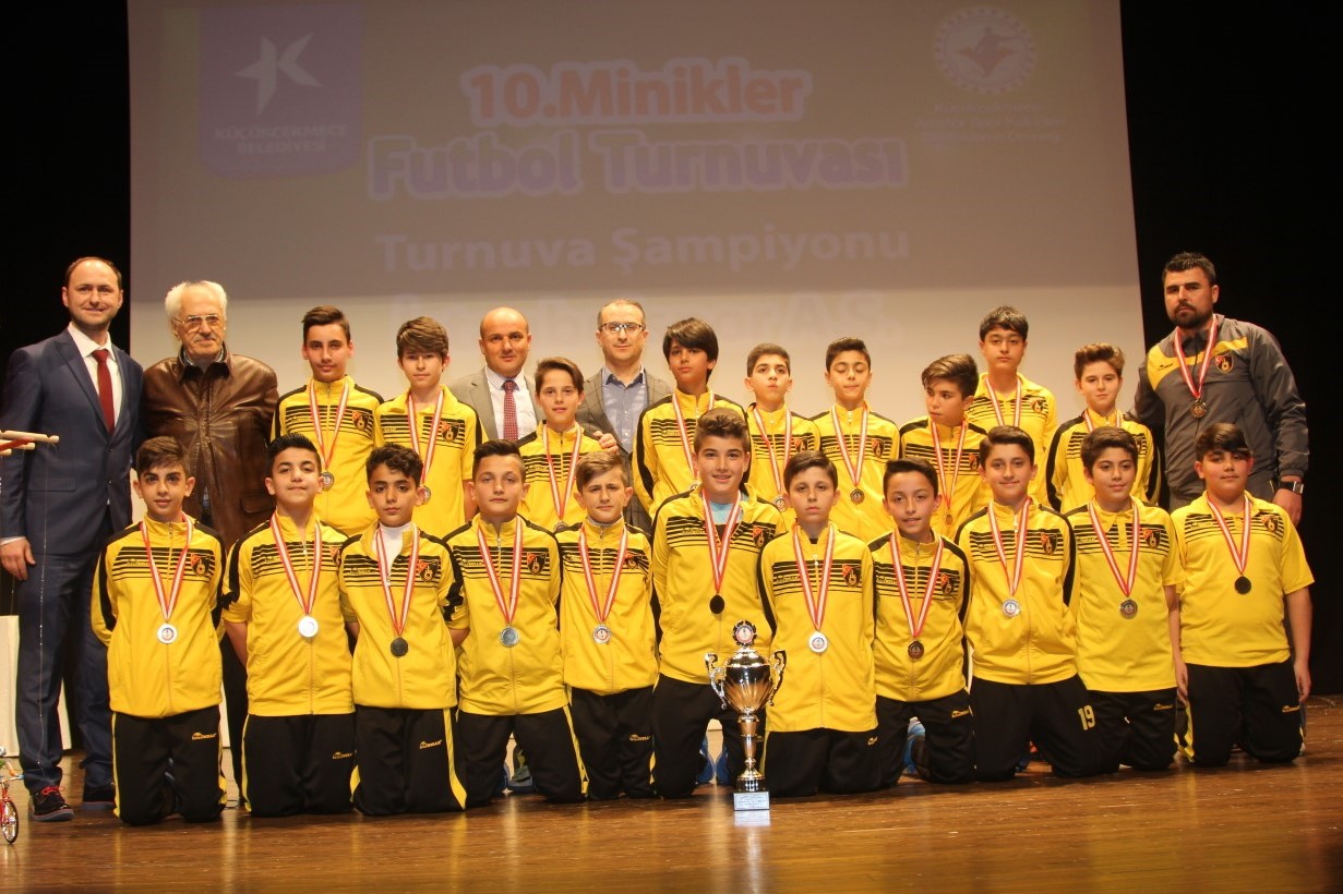 MİNİKLERİN EN İYİLERİ ÖDÜLLENDİRİLDİ