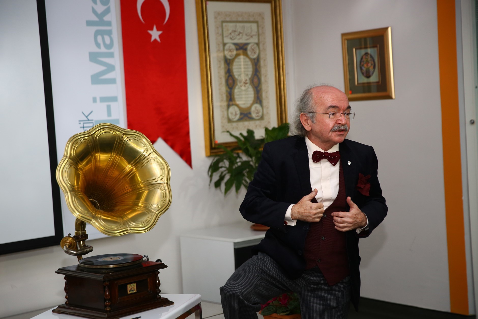 GRAMOFON VE TAŞ PLAKLARLA TARİHE YOLCULUK