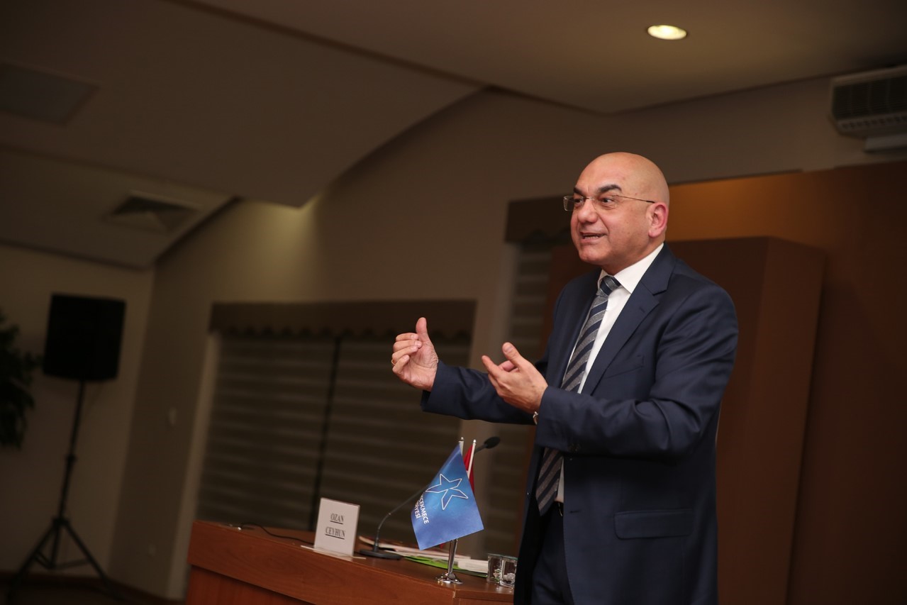"AVRUPALILARA DEMOKRASİ DERSİ VERİYORUZ”