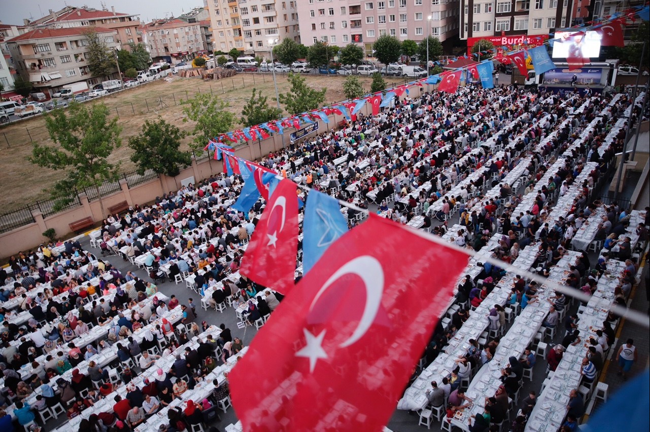 İFTARDA TÜM MÜSLÜMANLAR İÇİN DUA